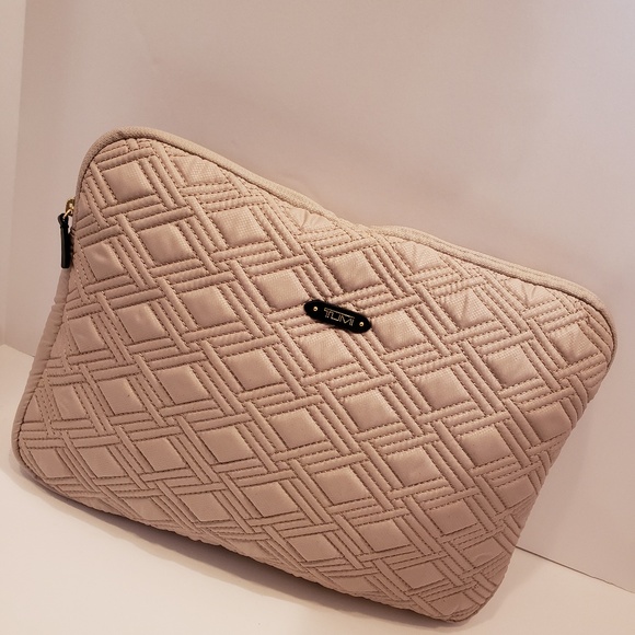 Tumi Handbags - Tumi tan quilted computer case Tumi Handbags - Tumi tan quilted computer case